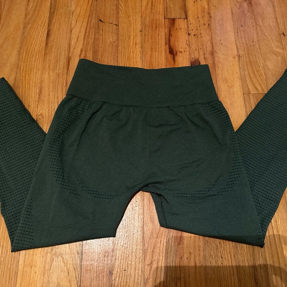 GYMSHARK Green Textured Athletic Leggings with Elastic Waistband - Picture 2 of 2